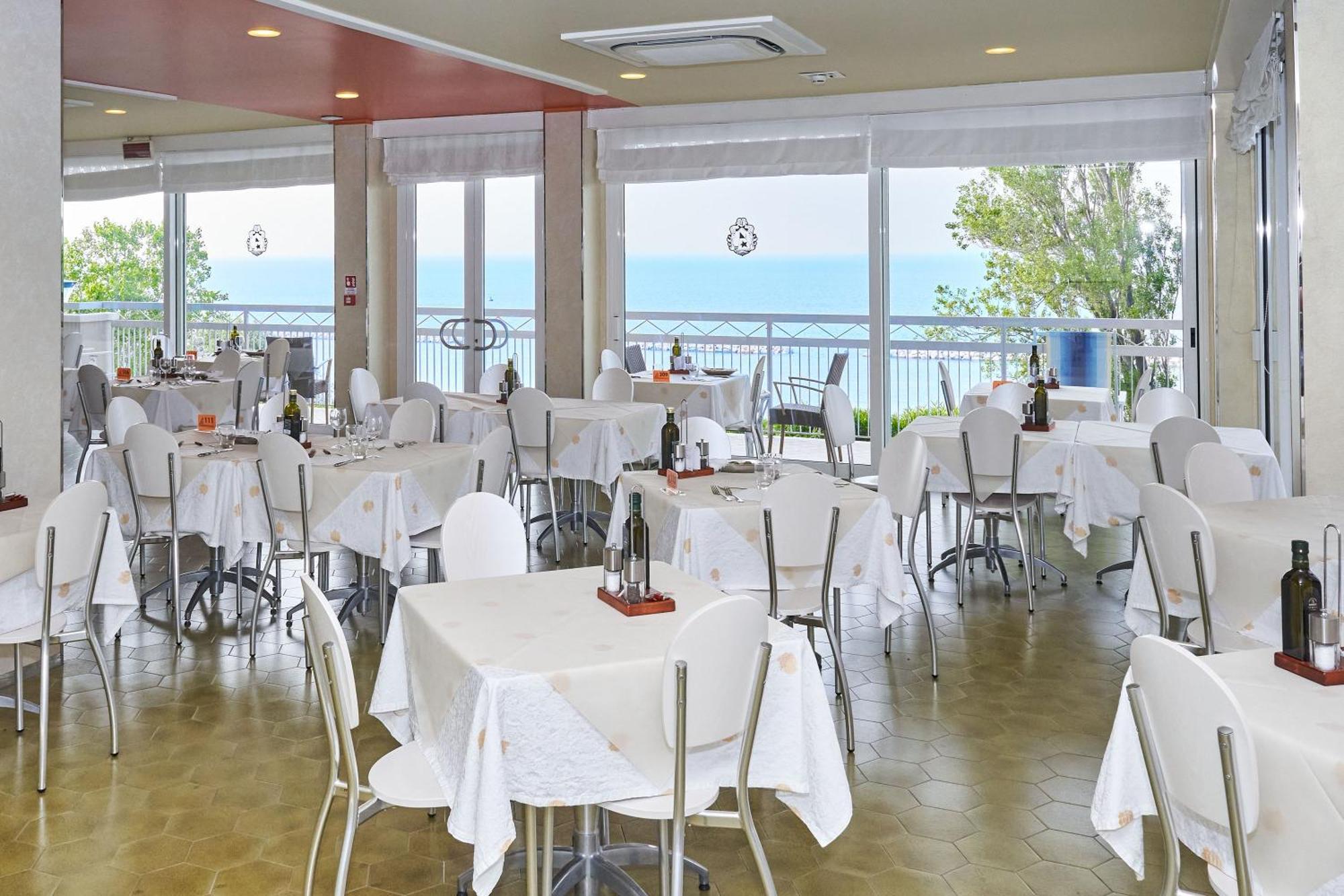 Hotel Palazzi Gabicce Mare Exterior photo
